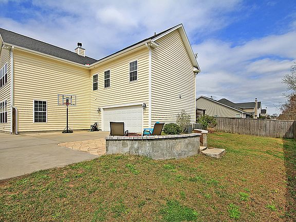 4th image of 241 Berwick Dr