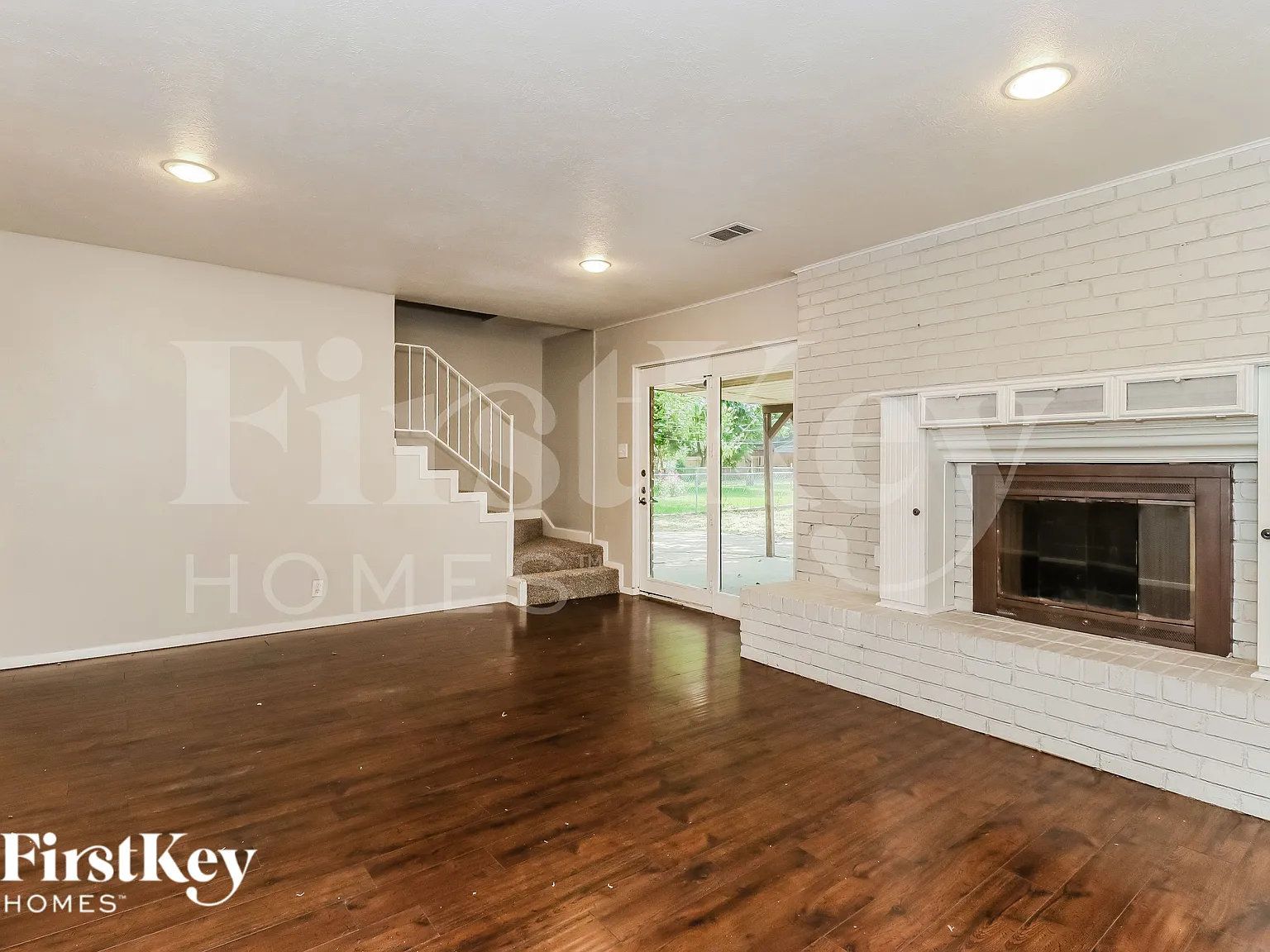 4 bed, 2.0 bath, 2872 sqft, $2,480 — Photo 2