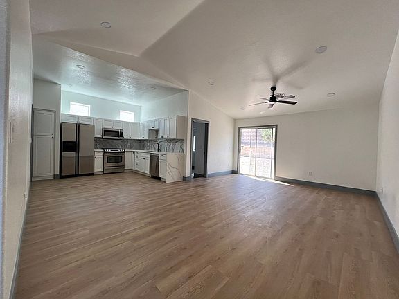 3rd image of 10704 Paradise Point Dr