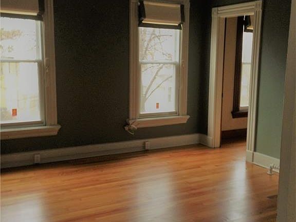 4th image of 40 Sea St Unit B