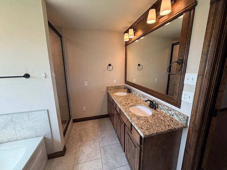 215 Tuscany Cir — Photo 18