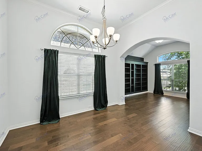 628 Castle St — Photo 4