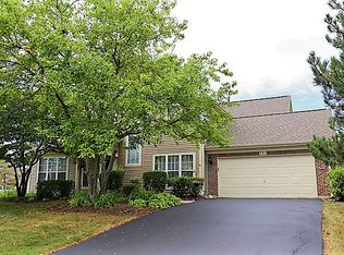 721 Clover Hill Ct, Elk Grove Village, IL 60007