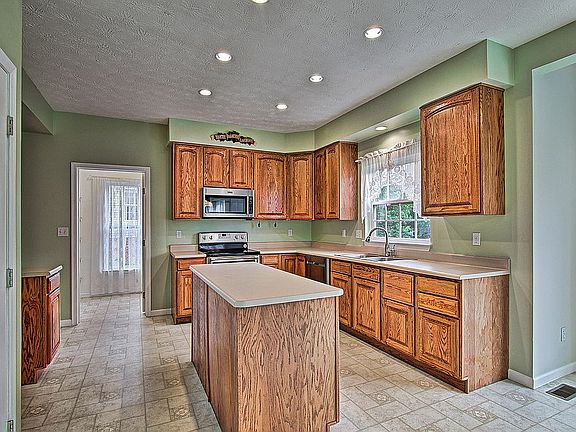 5th image of 509 Luke Ct