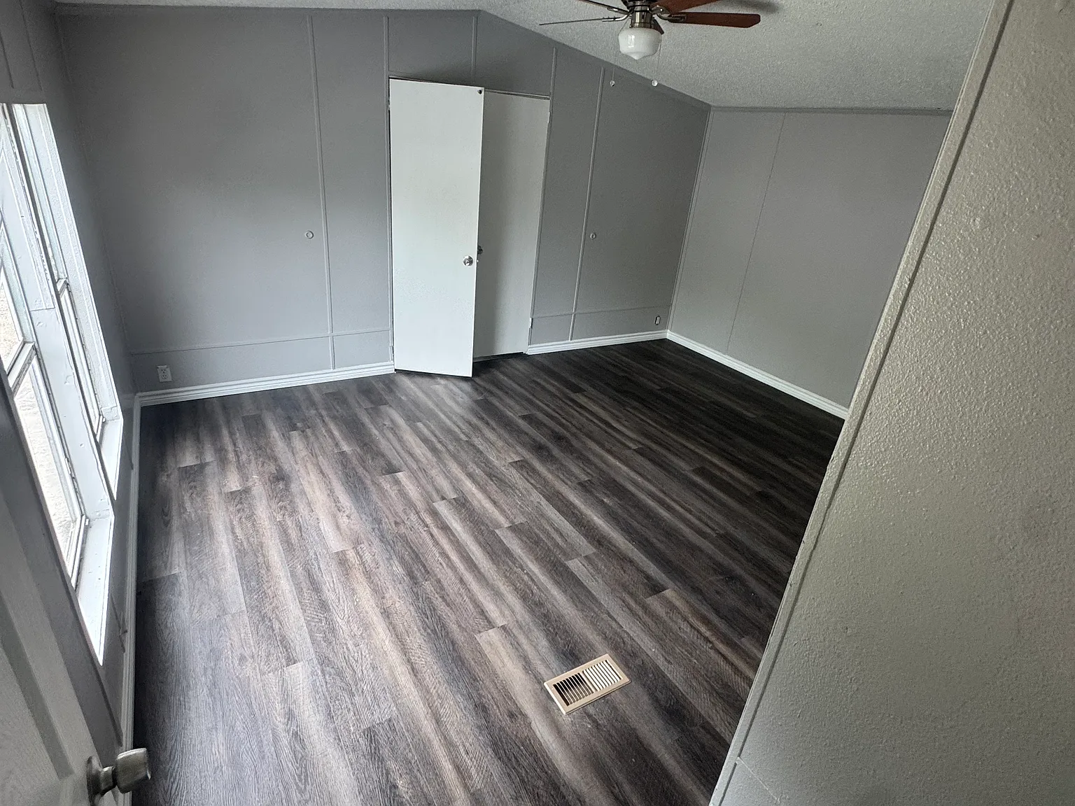 3 bed, $1,200 — Photo 2