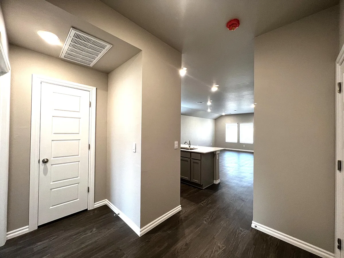 Building Photo - 2717 Dennis Dr