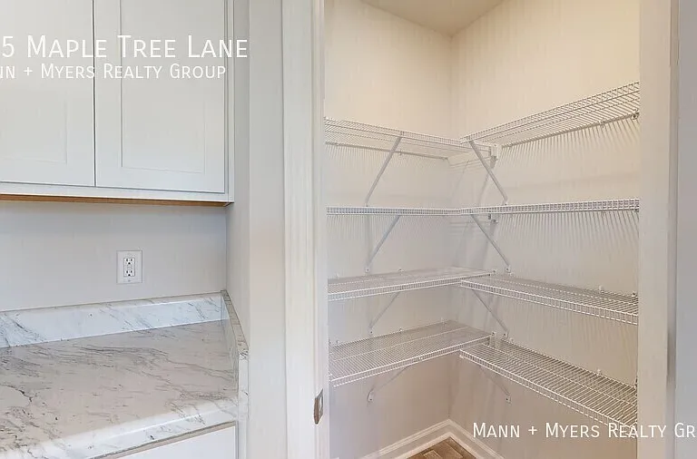 135 Maple Tree Ln — Photo 1