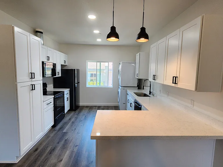 728 W 1st Ave #201 — Photo 2