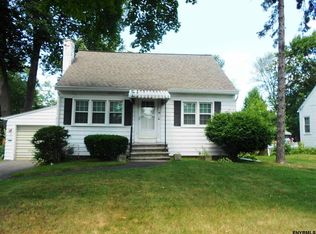 18 Bayberry Rd, Schenectady, NY 12306