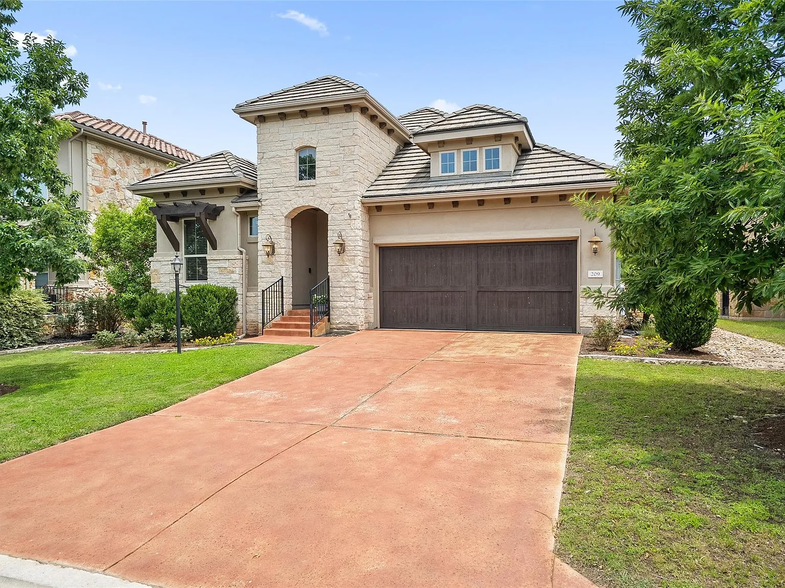 4 bed, 3.0 bath, 2177 sqft, $4,000 — Photo 1