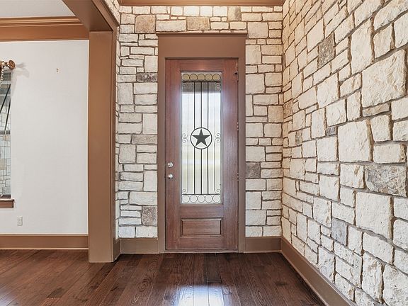 4th image of 3806 Lakeshore Dr