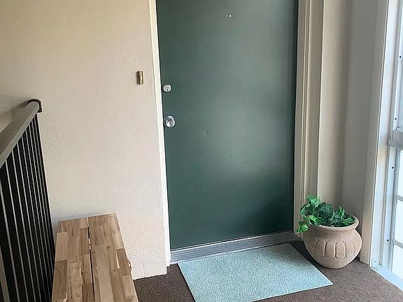 2nd image of 501 Bayview Dr NE APT 4