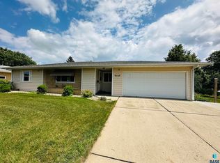 512 N Division Ave, Madison, SD 57042