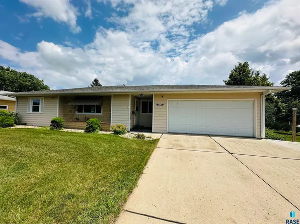 512 N Division Ave, Madison, SD 57042