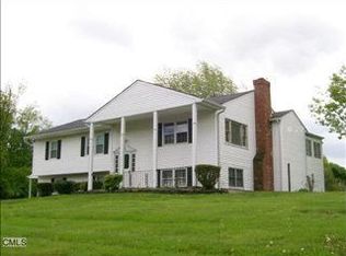 20 Surrey Dr, Brookfield, CT 06804