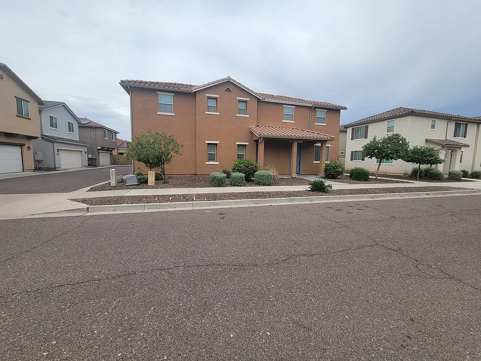 2826 N 73rd Dr