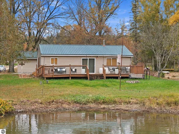 6780 Ottawa Dr, Mesick, MI 49668