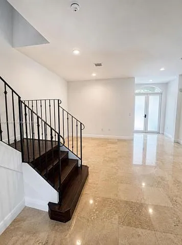4 bed, 3.5 bath, 1946 sqft, $5,800 — Photo 4