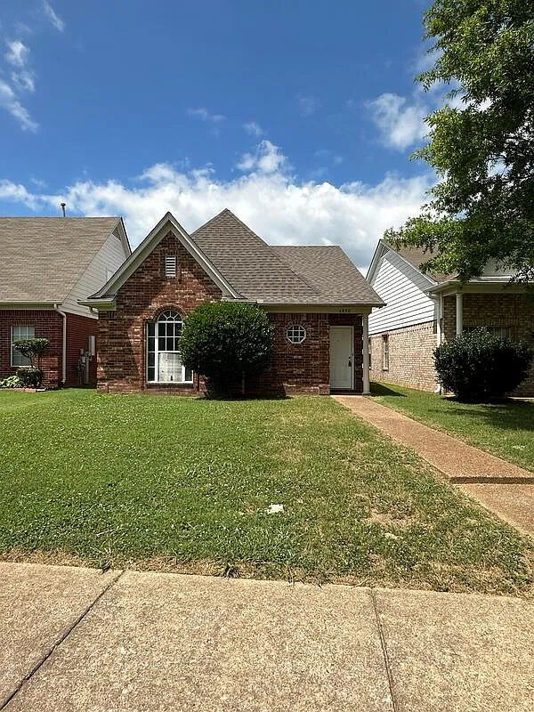 3 bed, 2.0 bath, 1395 sqft, $1,495 — Photo 1