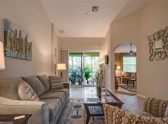 3rd image of 1435 Mariposa Cir APT 202