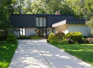 2008 Winchester Rd, Lyndhurst, OH 44124