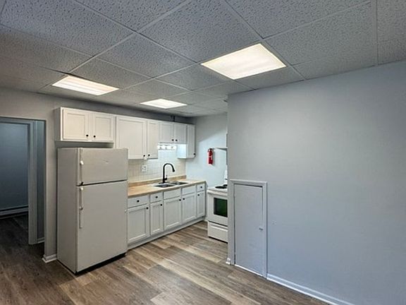 5th image of 24 W Division St APT 5