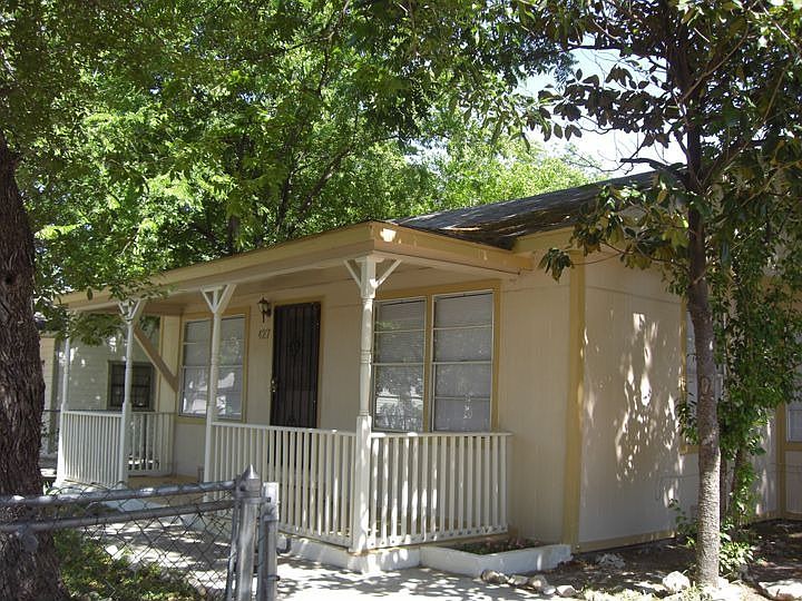 1st image of 427 Gardina St
