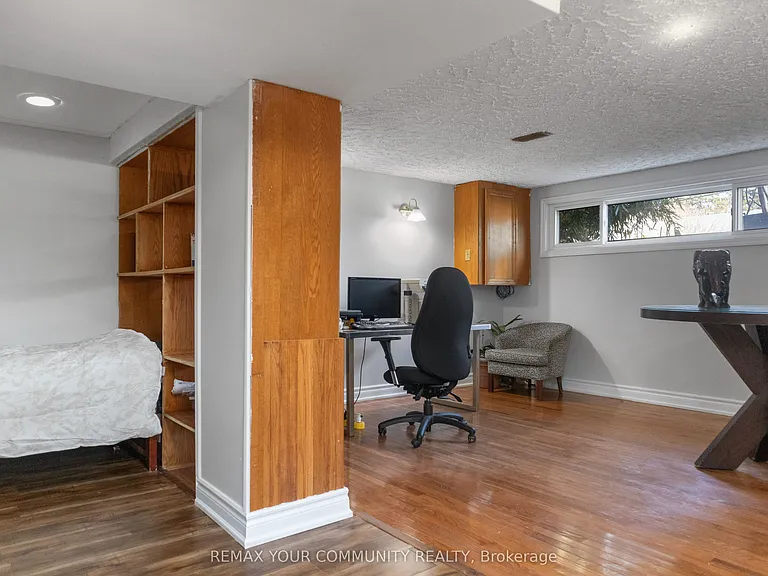 2 Emmeline Cres #LOWER — Photo 11
