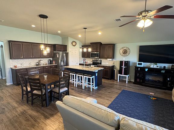 3rd image of 4101 Bridle Path Ln