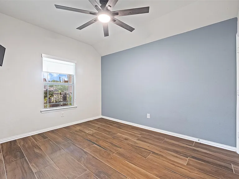 8934 English Manor Dr — Photo 21