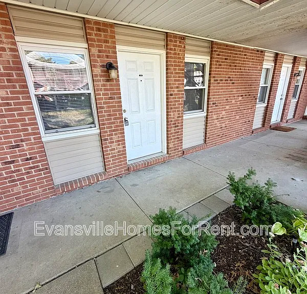 430 S Bosse Ave — Photo 1
