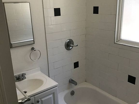 2nd image of 968-990 Addison St #2108