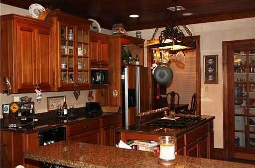 5th image of 108 Meredith Pl