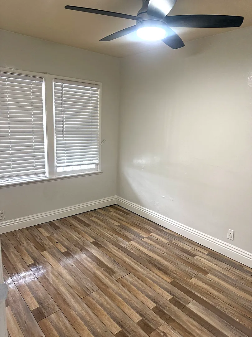 2111 W. Florence Avenue — Photo 3