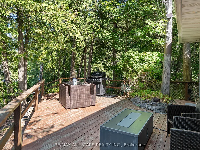 242 Francis St E — Photo 4