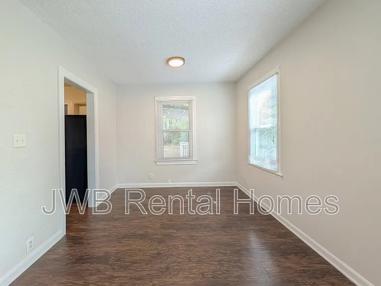 217 E 48th St — Photo 3
