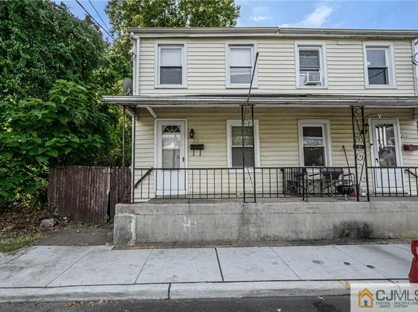 213 Iron St, Florence, NJ 08518