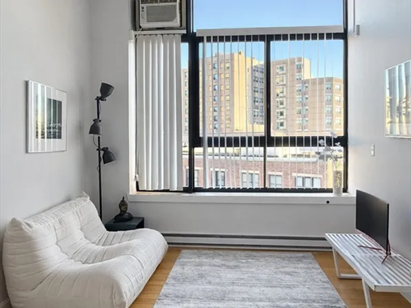 12 Stoneholm St APT 516, Boston, MA 02115