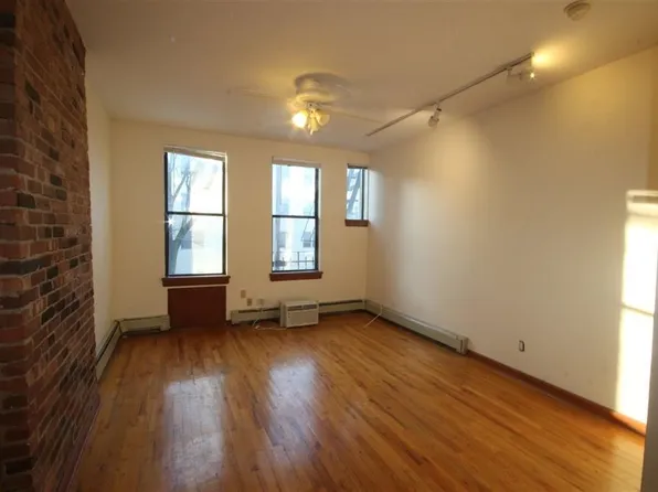 112 Jefferson Street image 2 of 13