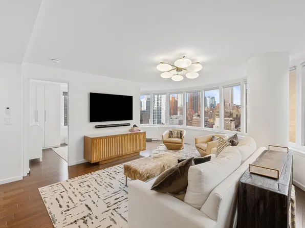 330 East 38th Street image 1 of 20