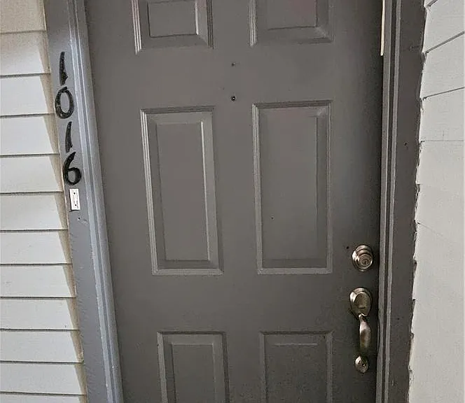 1016 Dogwood Ct — Photo 2