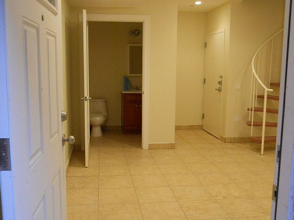 4th image of 2565 36th St APT 1F