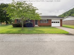 1066 Riverdale Est, Winfield, WV 25213