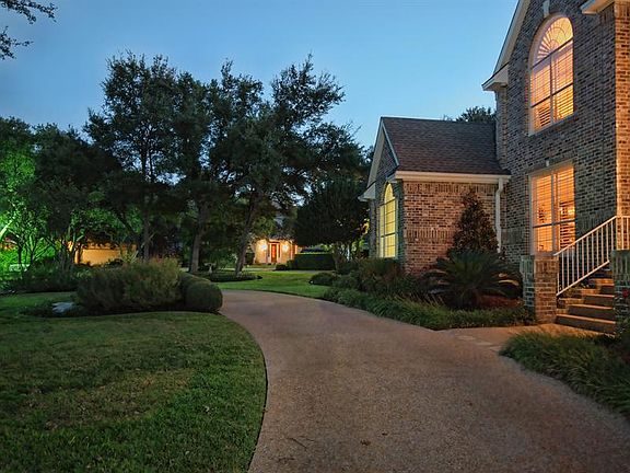 4th image of 2500 Bartons Bluff Ct
