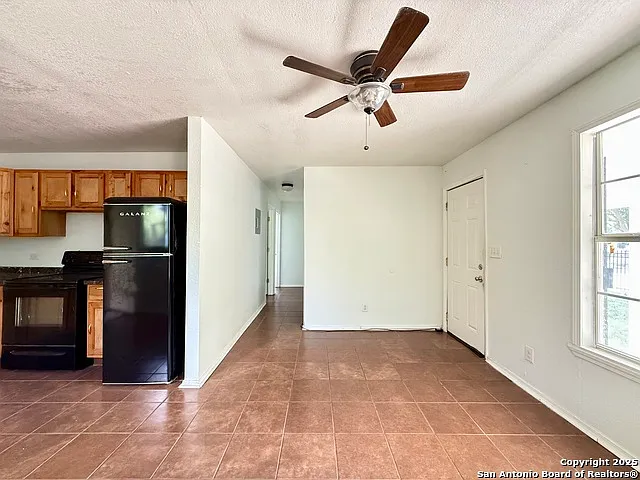 230 S San Gabriel Ave — Photo 13