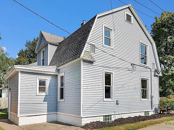 3rd image of 1153 Bridge St NW