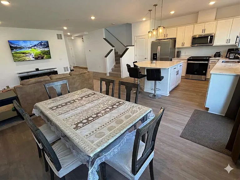 6285 Larkspur Ln — Photo 4