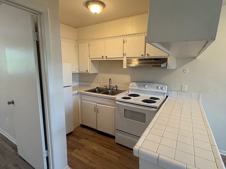 813 Page Ave — Photo 10