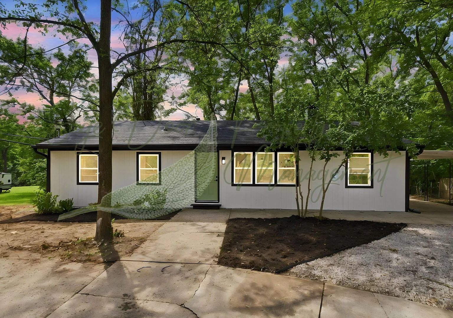 Beautiful Home In Independence!! — Photo 1