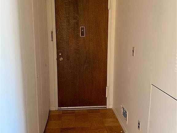 5th image of 52 Jefferson Oval APT H